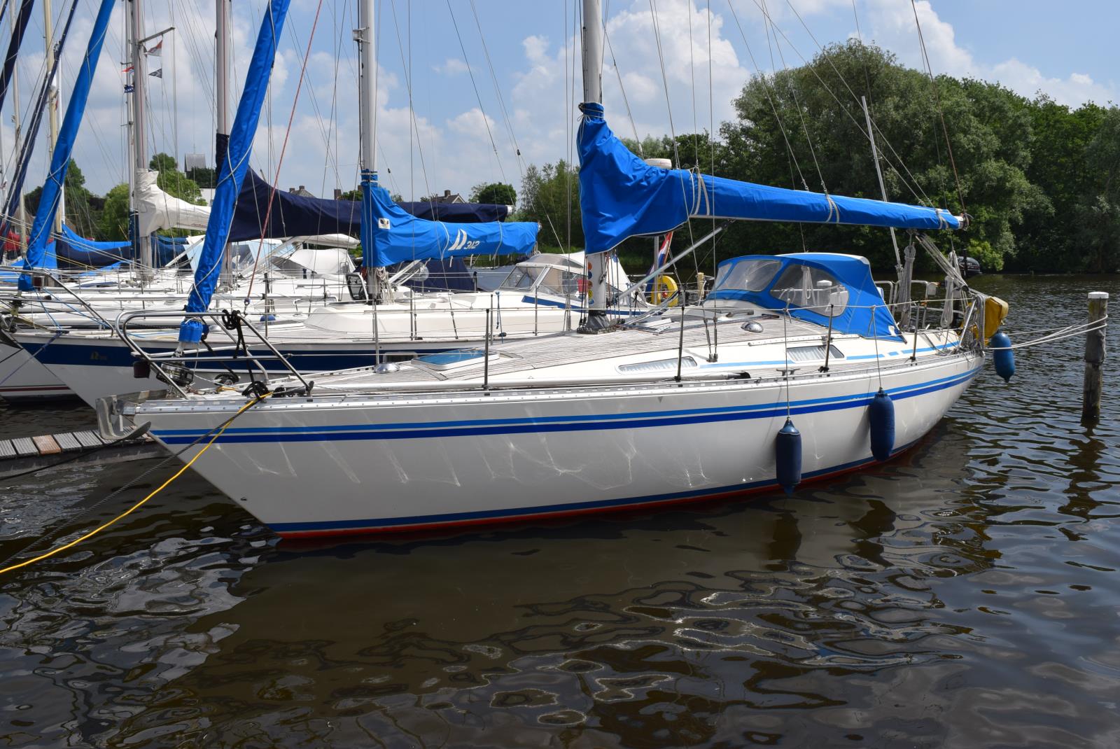 maxi 32 sailboat